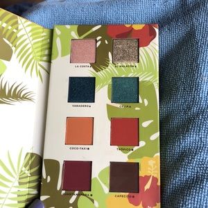 Alamar eyeshadow palette